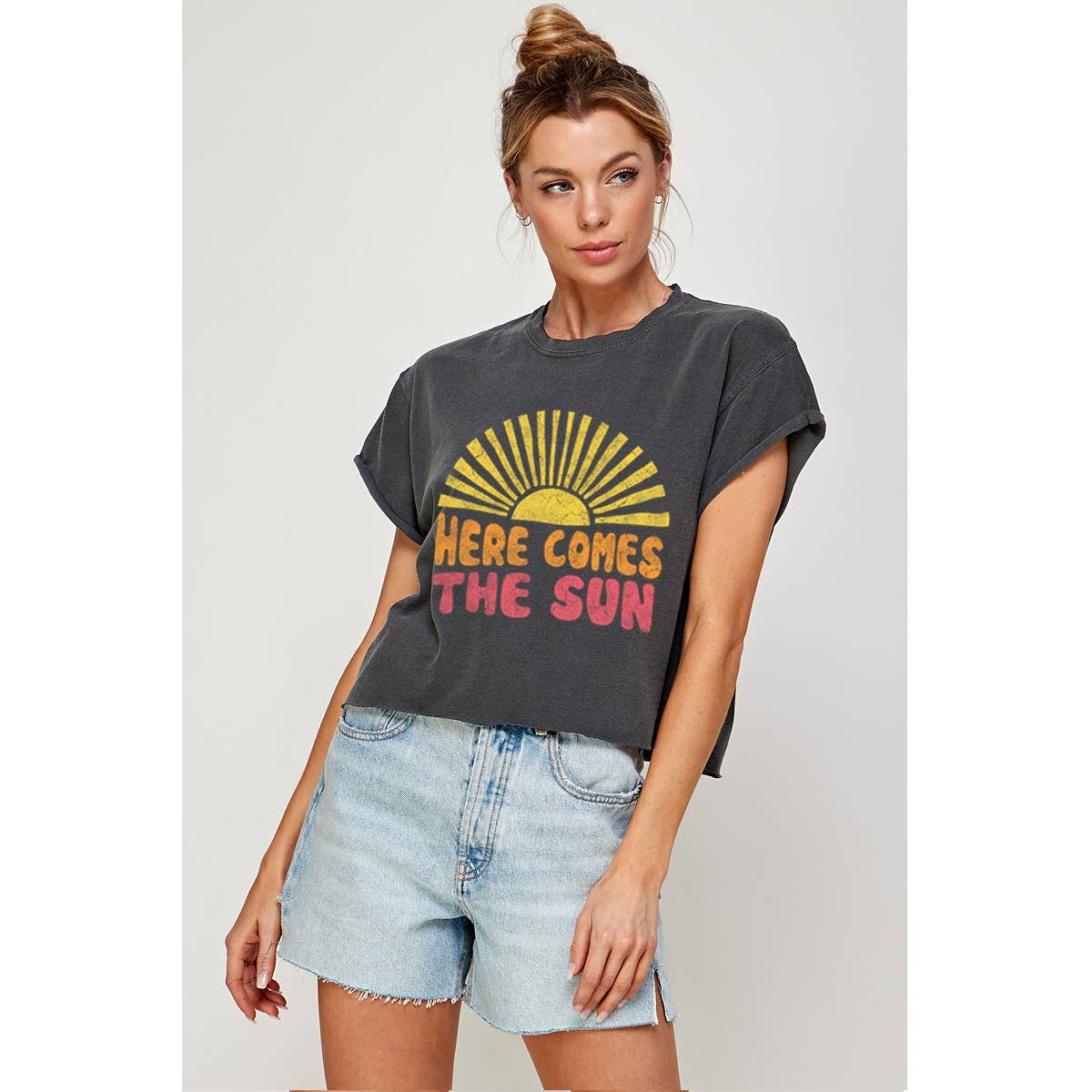 Here comes the Sun Graphic Cropped Tee